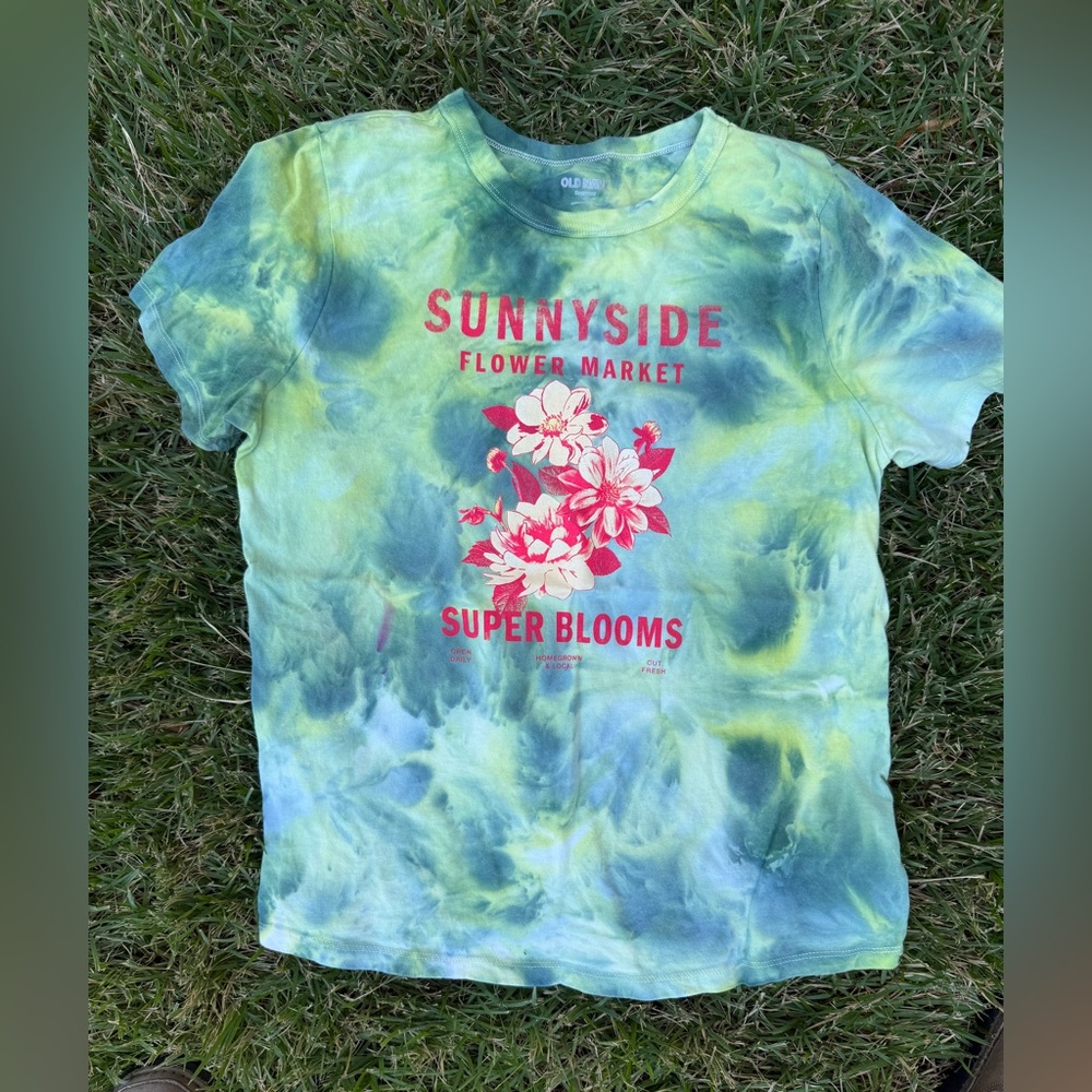 Old Navy Green Tie-Dye Floral T-Shirt NEW read description regarding size